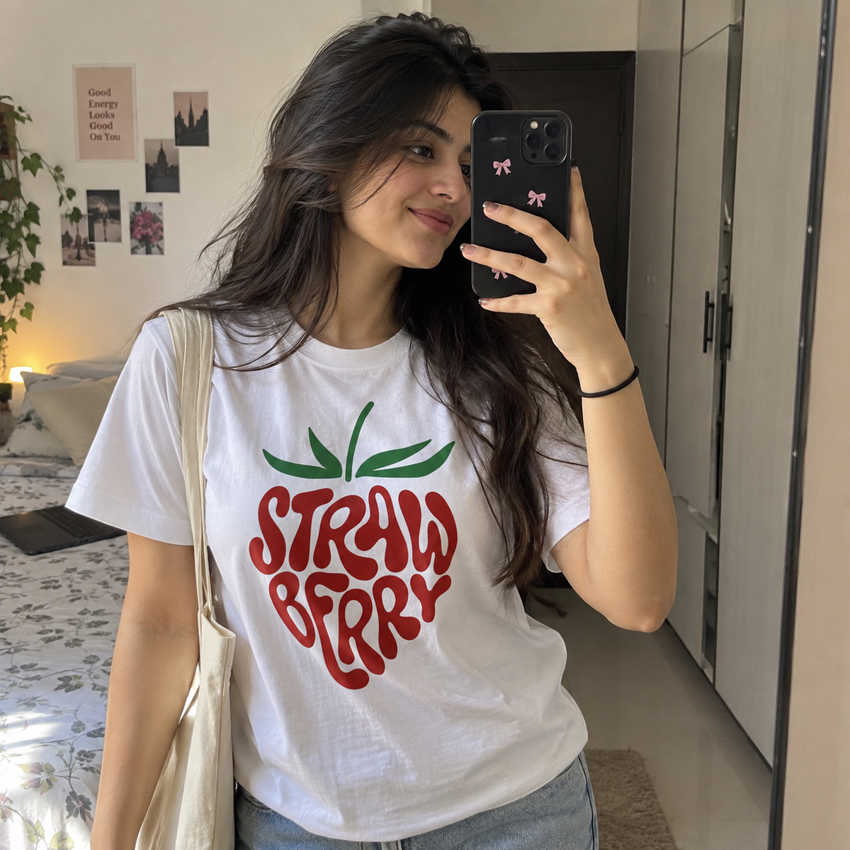 🍓 STRAWBERRY VIBES – WOMEN’S GRAPHIC T-SHIRT